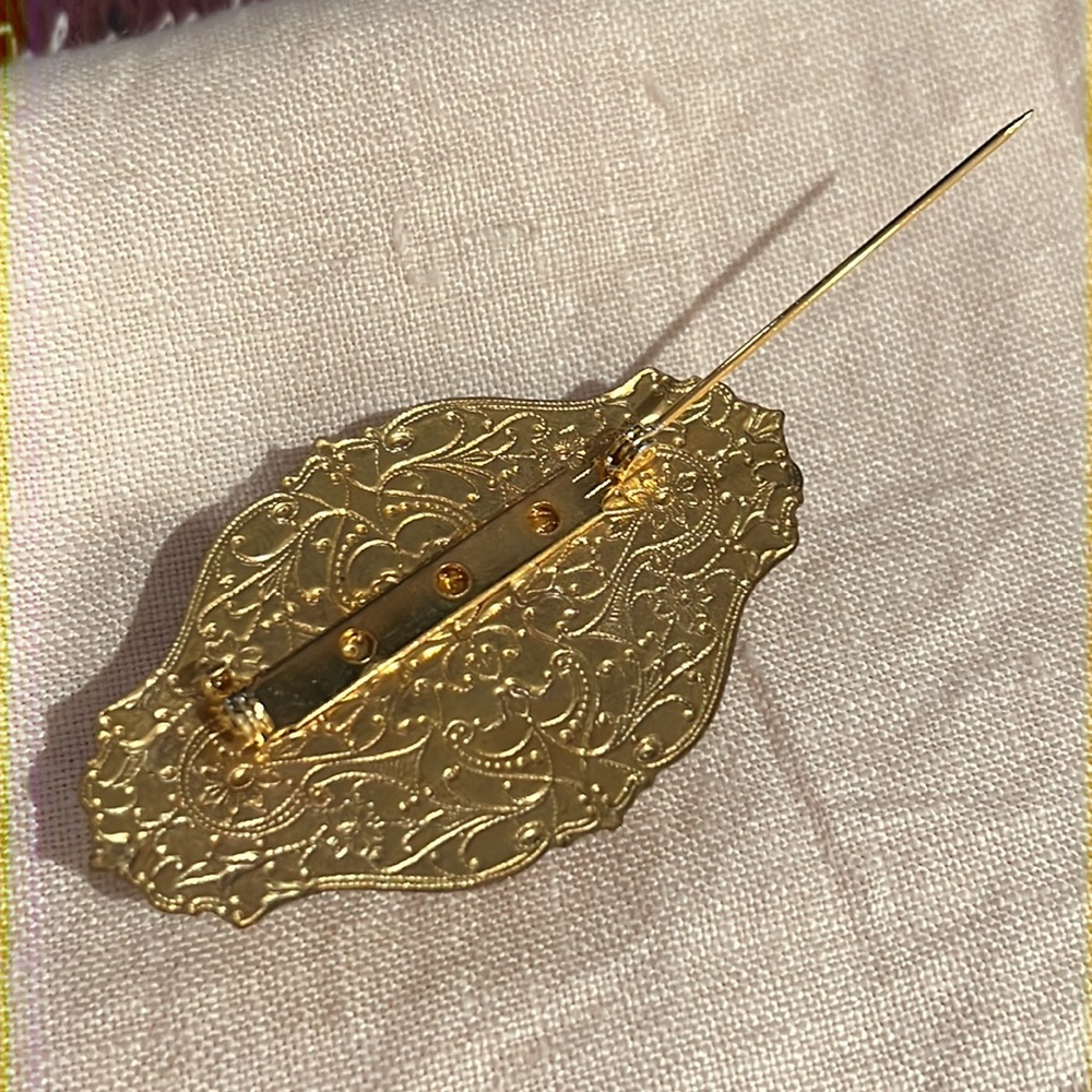 Flower Brooch - Picture 5 of 6